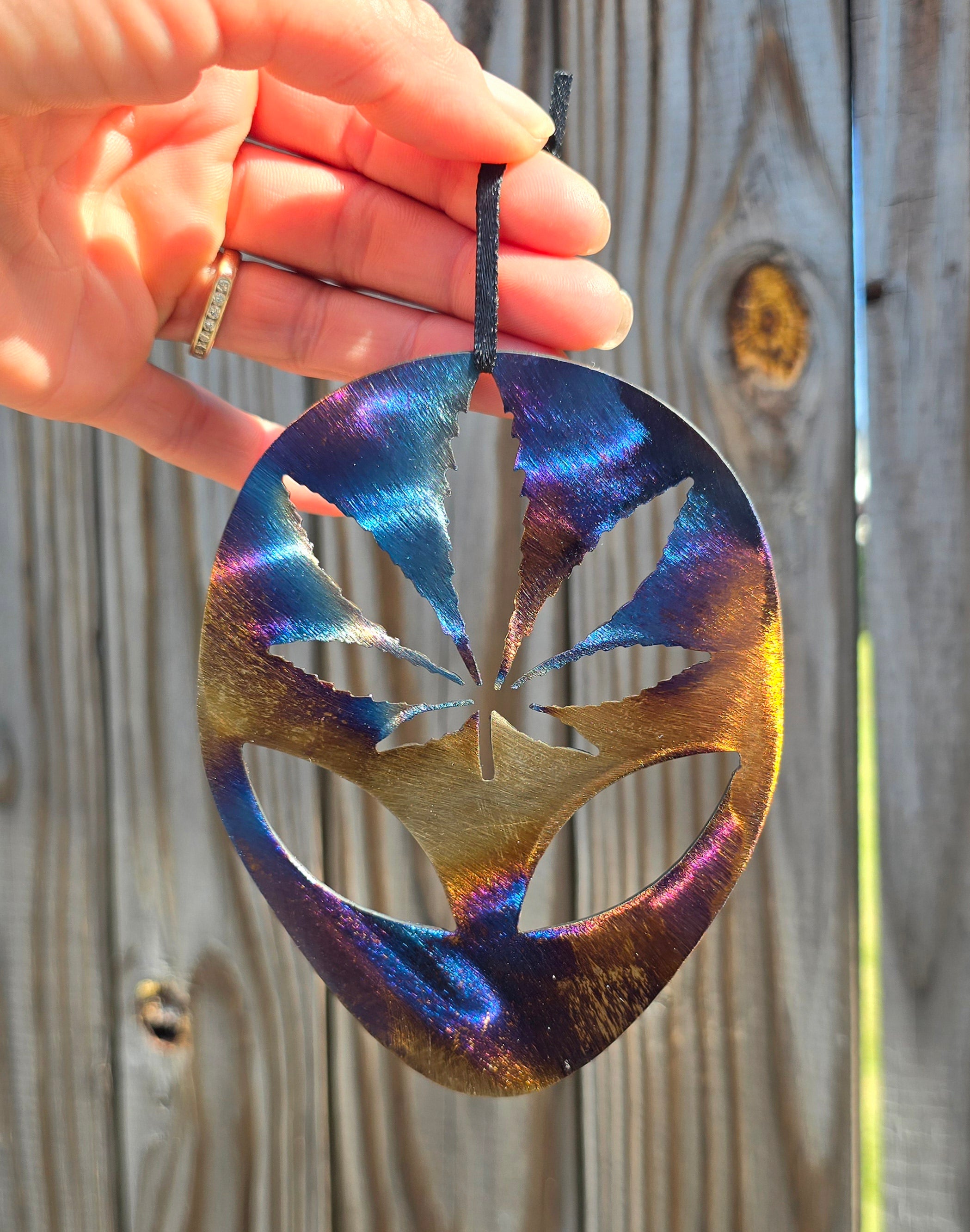 Alien Cannabis Ornaments 👉In Stock!