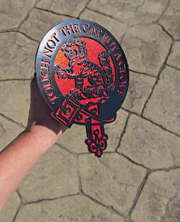 Video showing woodbine clan crest hitch cover by Elite Metalworking