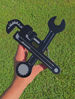 Video showing chainsaw and tools hitch cover by Elite Metalworking